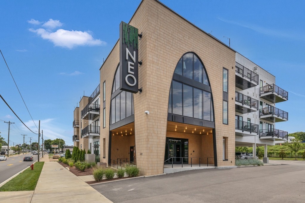 245 Hermitage Ave 406