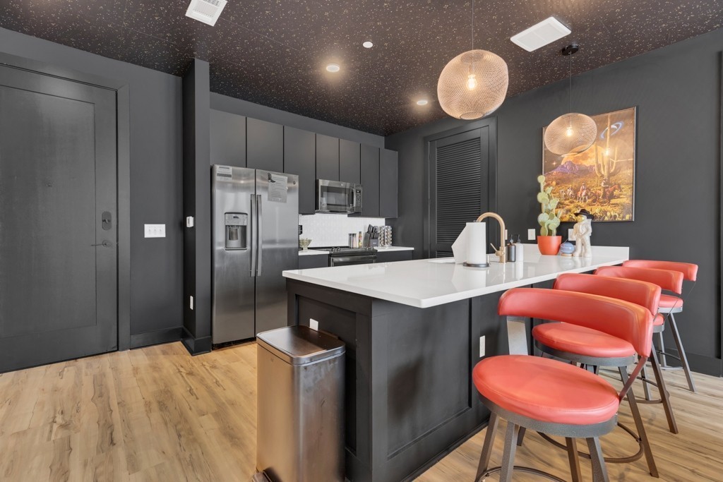 245 Hermitage Ave 406