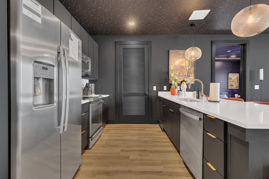 245 Hermitage Ave 406