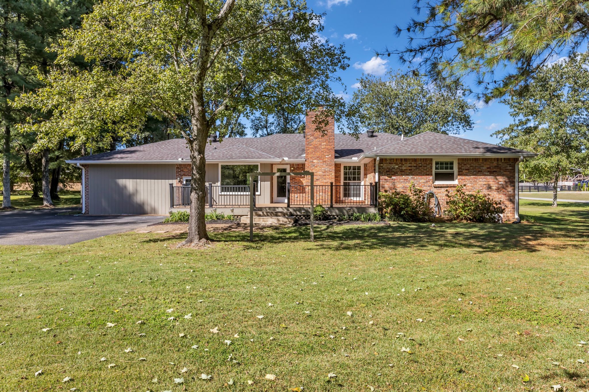 105 Ridgewood Rd