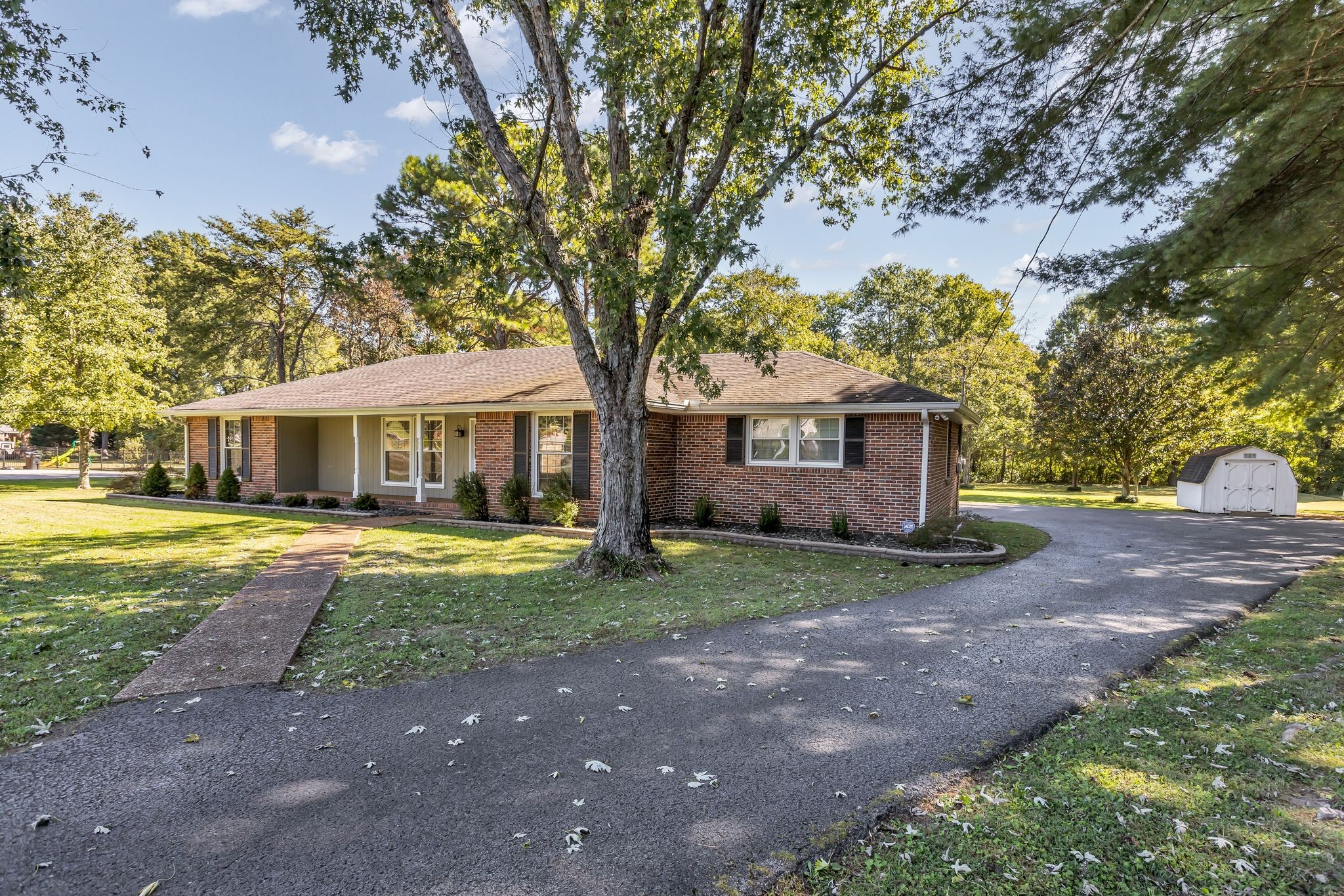 105 Ridgewood Rd