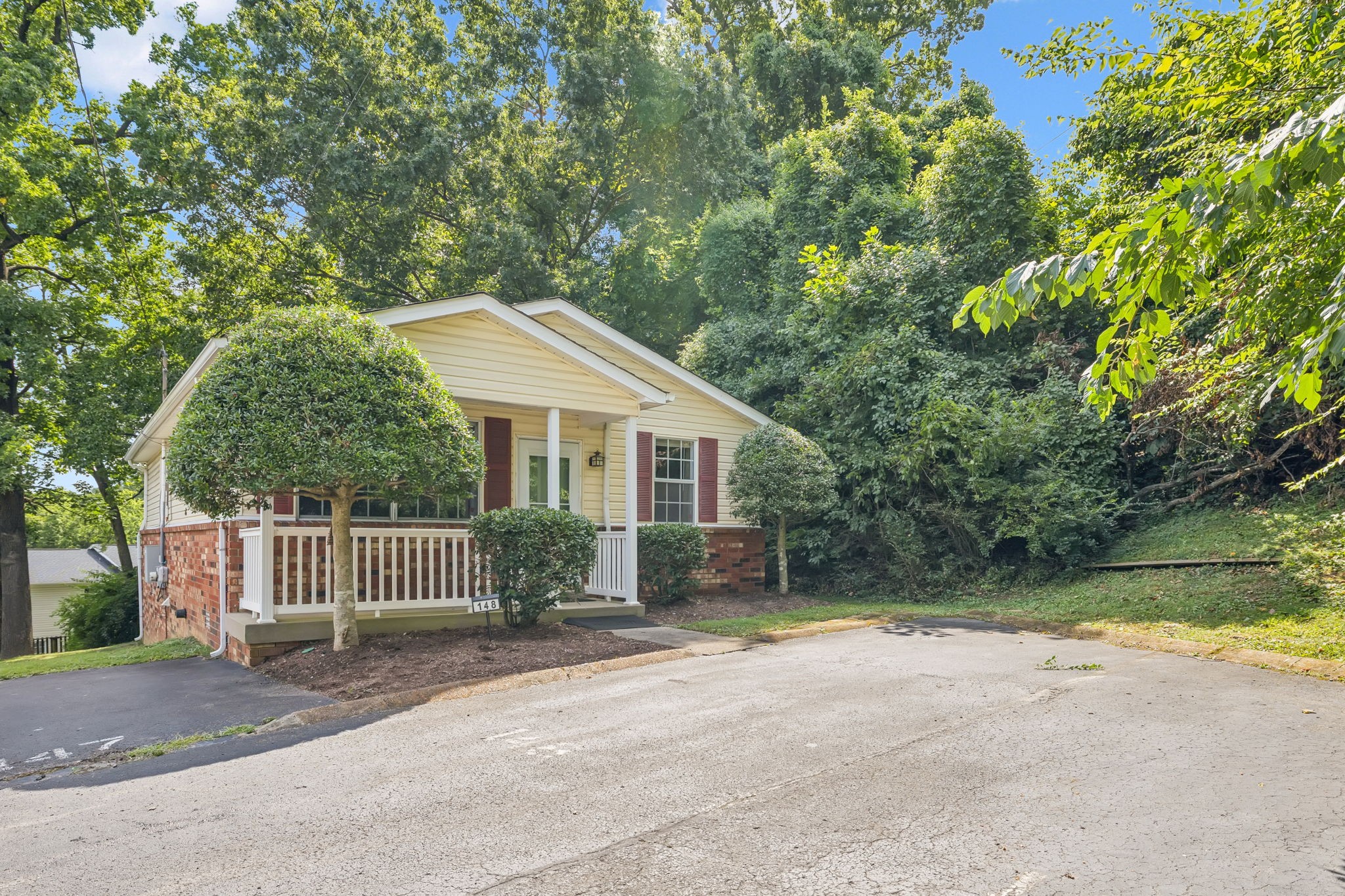 148 Five Oaks Dr