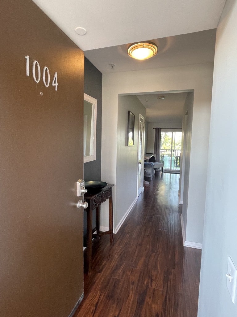 1-bed listing at 1004 1st Ave N, Nashville