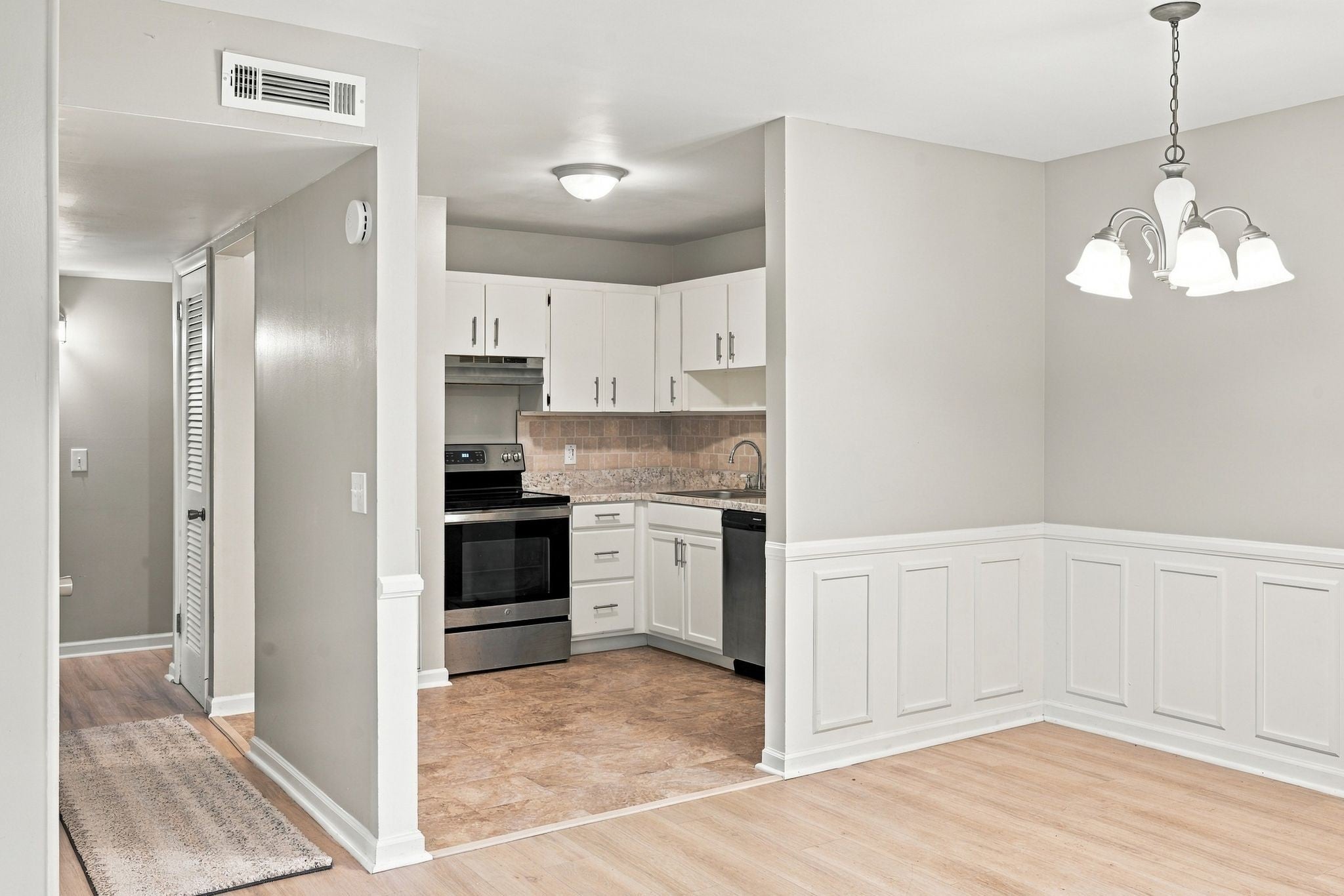 555 N DuPont Ave C62