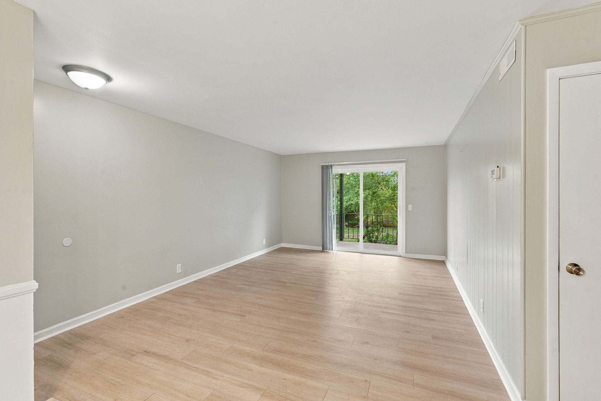 555 N DuPont Ave C62