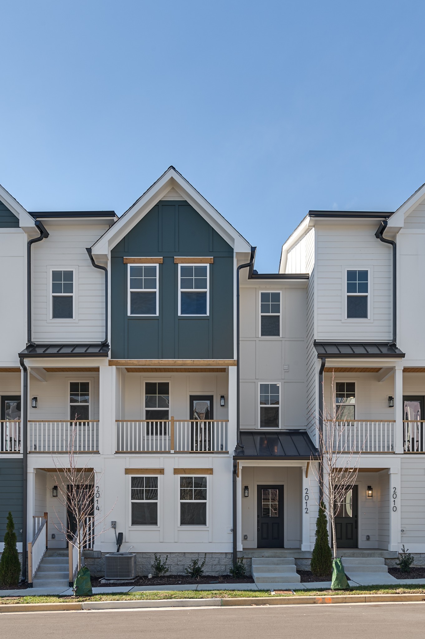 2012 Maple View Ln