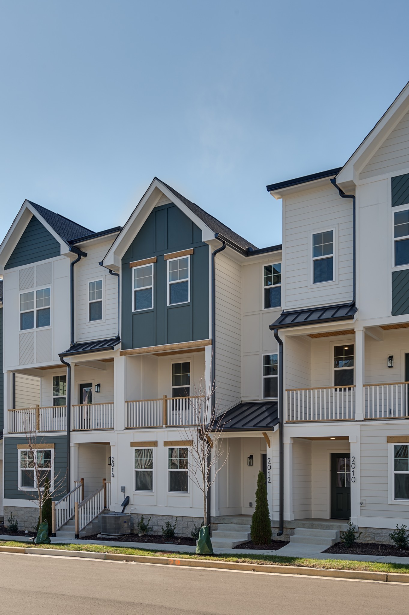 2012 Maple View Ln