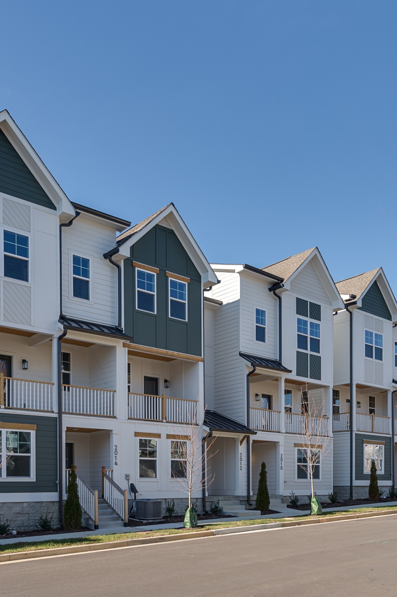 2012 Maple View Ln