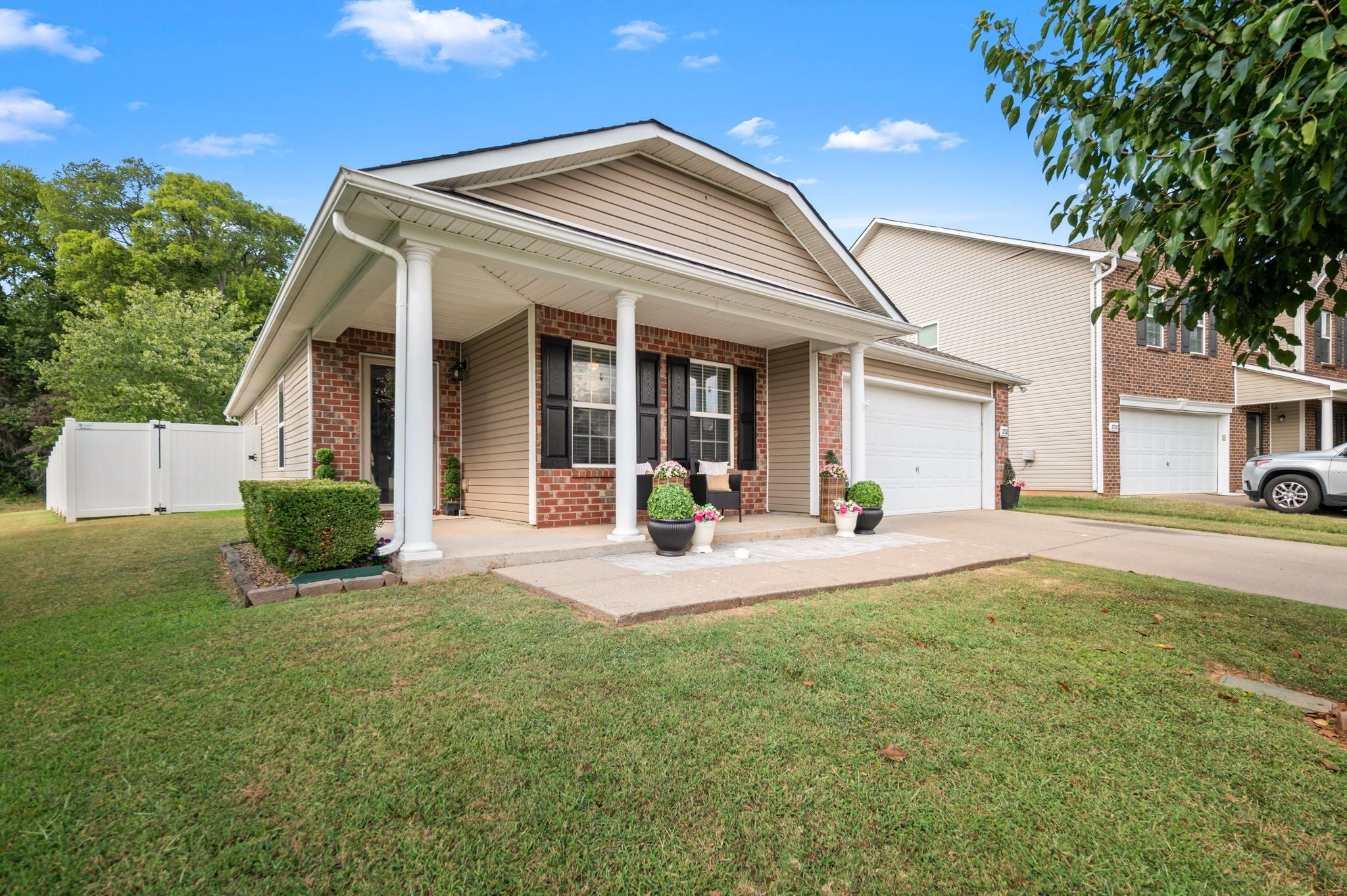 2732 Miranda Dr