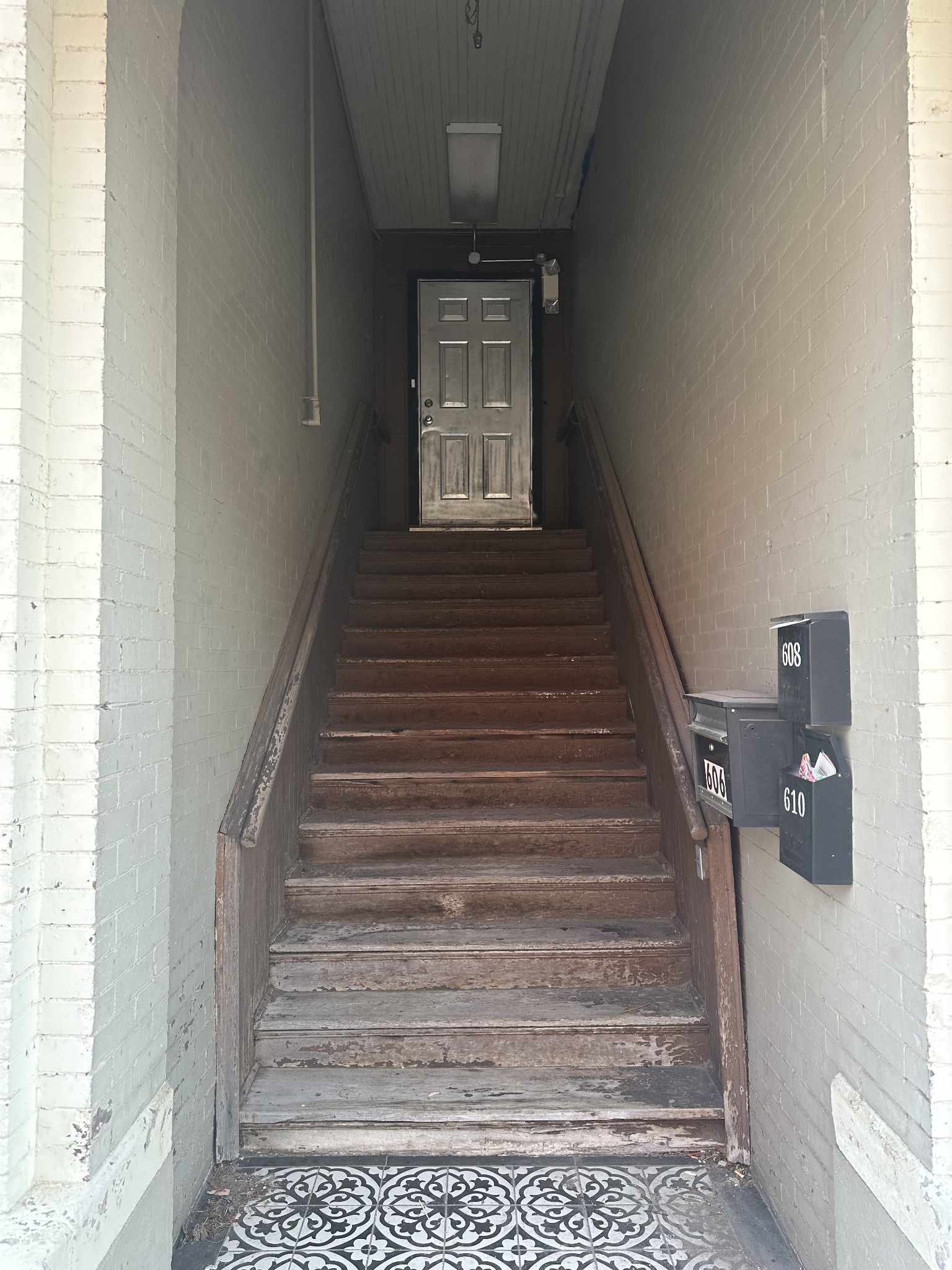 608 S Main St