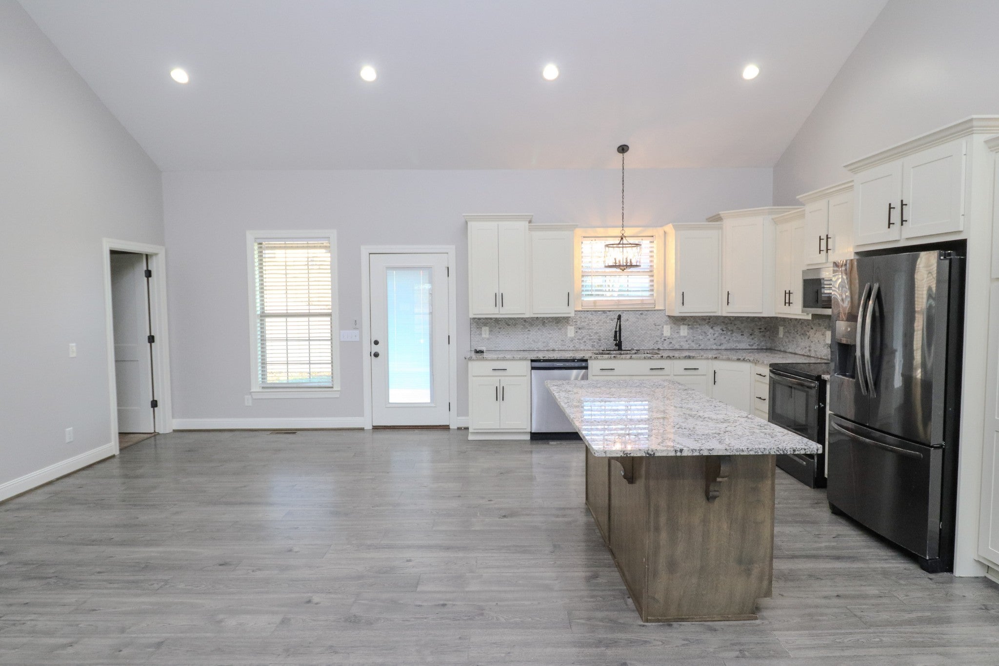 450 Bridle Path Ln