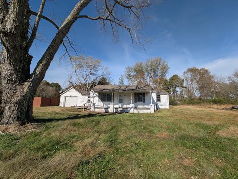 Photo of 2511 Woodlawn Rd, Woodlawn, TN 37191 (MLS # 3061900)