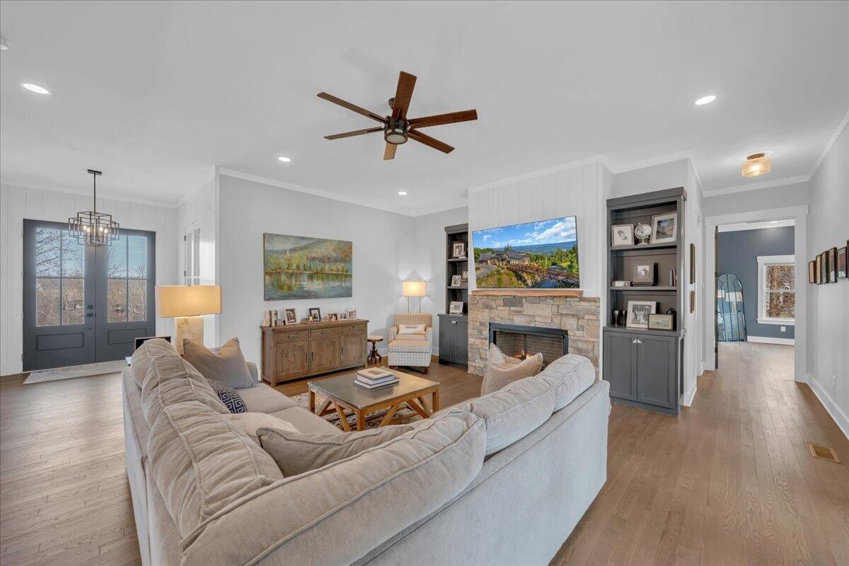 1115 River Bluffs Drive