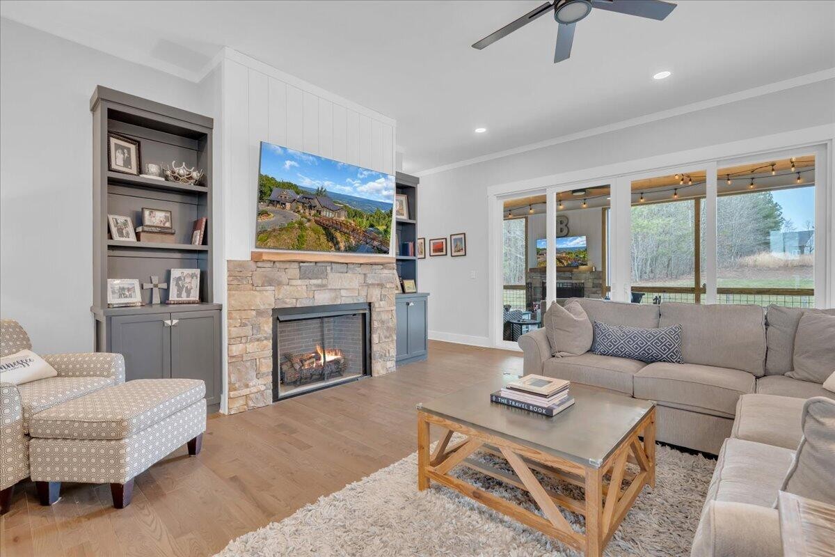 1115 River Bluffs Drive