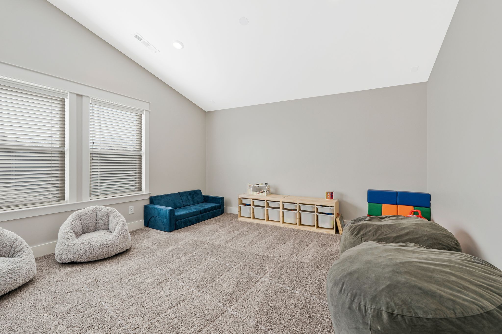 Nolensville, Tennessee 37135, United States, 4 Bedrooms Bedrooms, ,5 BathroomsBathrooms,Residential,Pending,105205