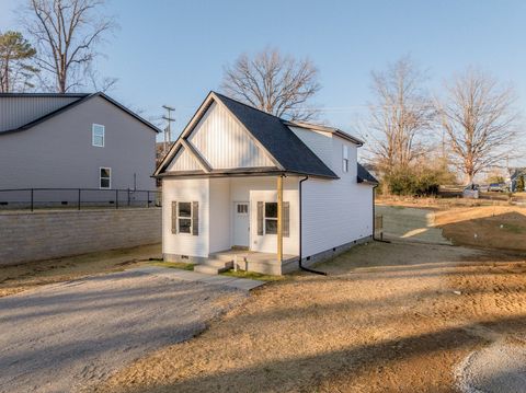 1118C W First Street Dickson TN 37055