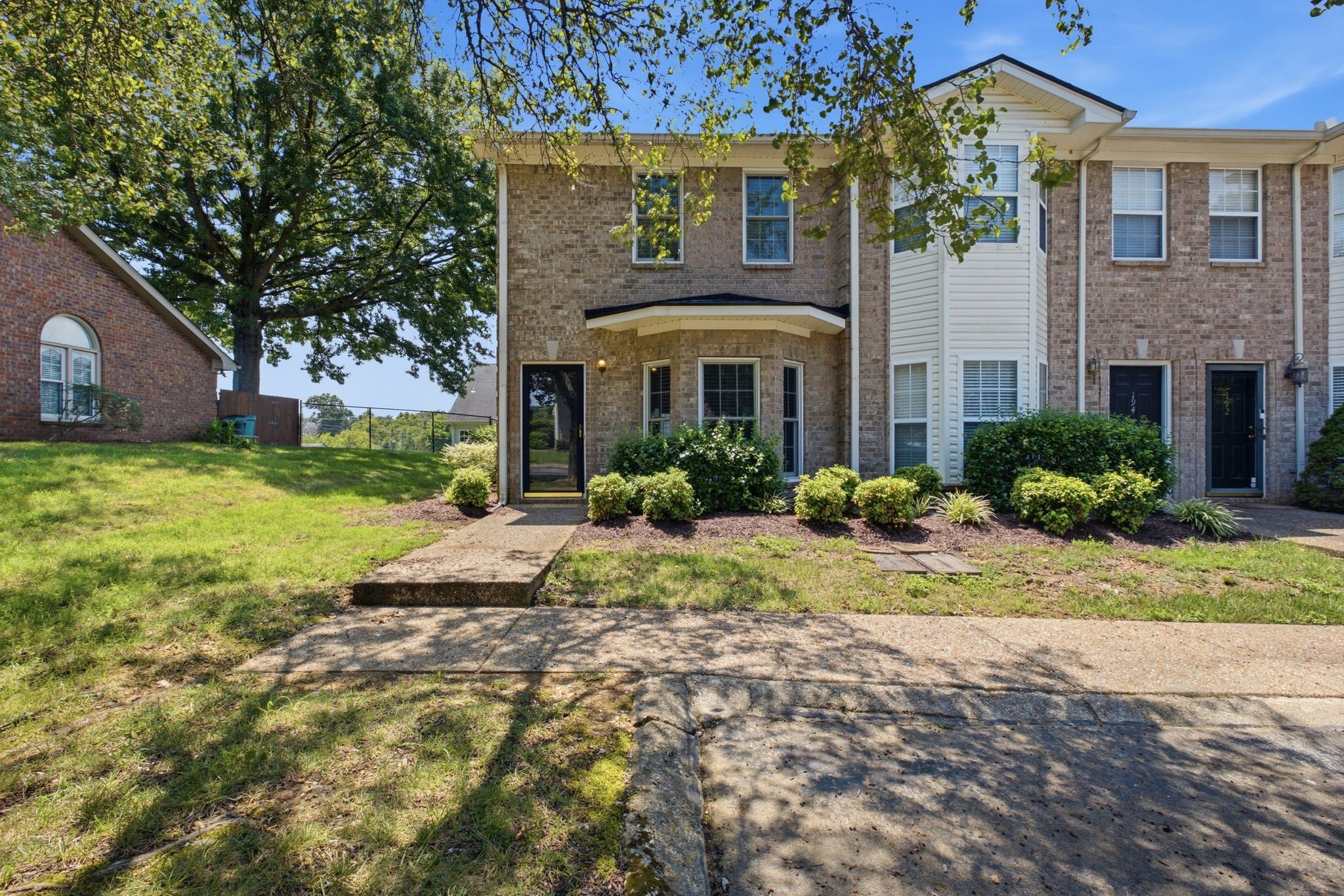 2-bed listing at 196 Lakebrink Dr, Nashville