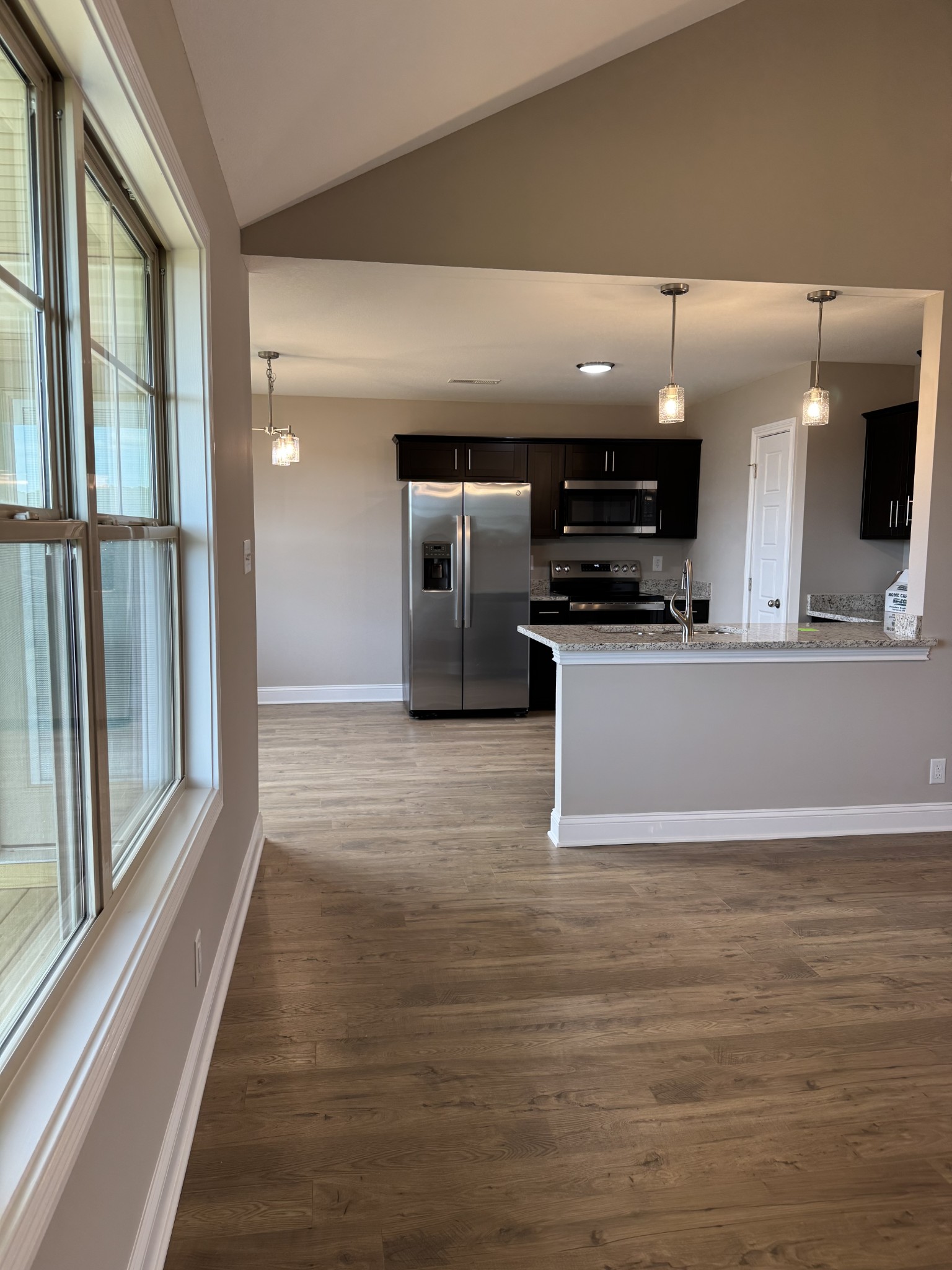 Clarksville, Tennessee 37040, United States, 3 Bedrooms Bedrooms, ,2 BathroomsBathrooms,Residential,Active,36376