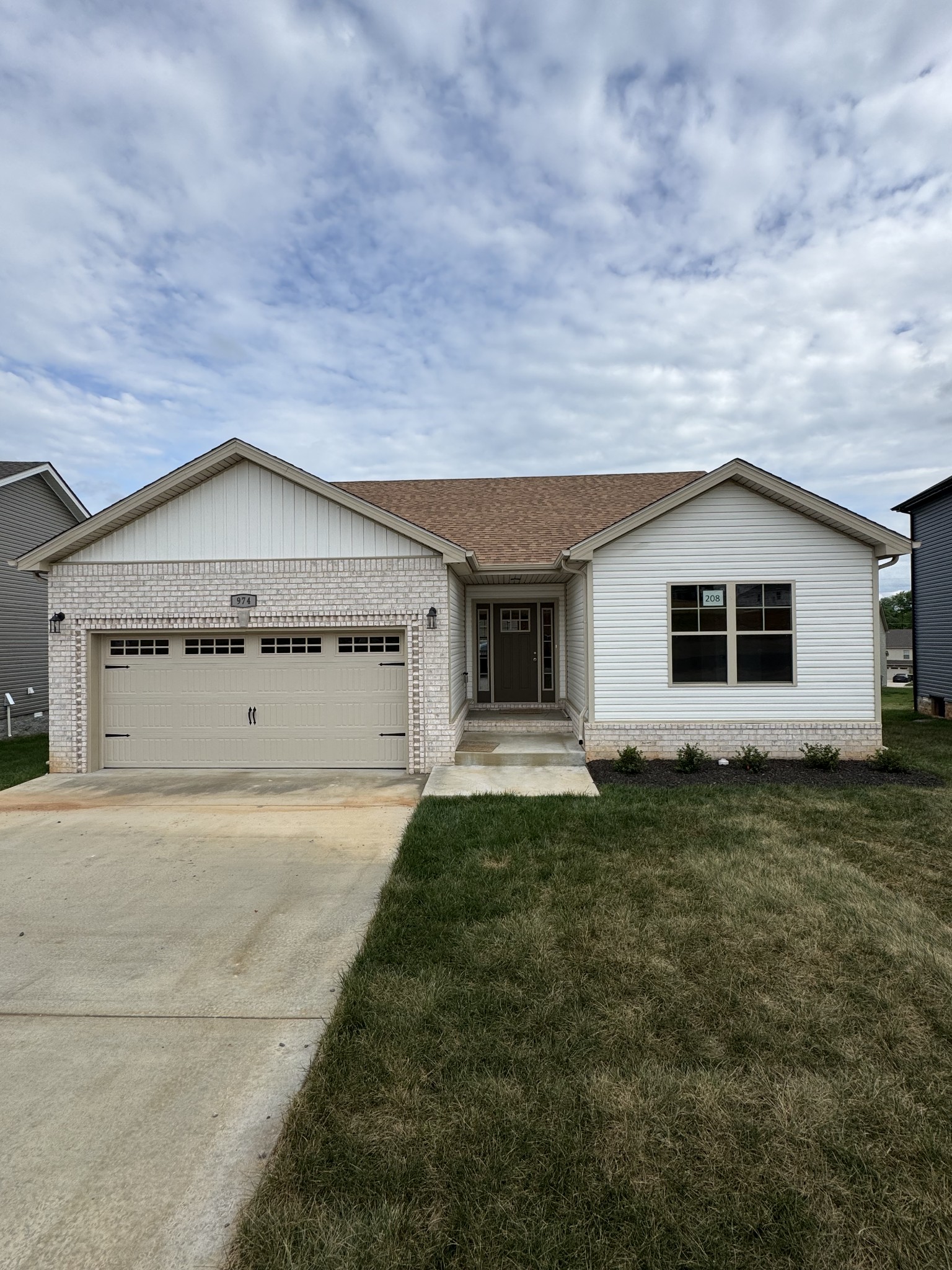 Clarksville, Tennessee 37040, United States, 3 Bedrooms Bedrooms, ,2 BathroomsBathrooms,Residential,Active,36376