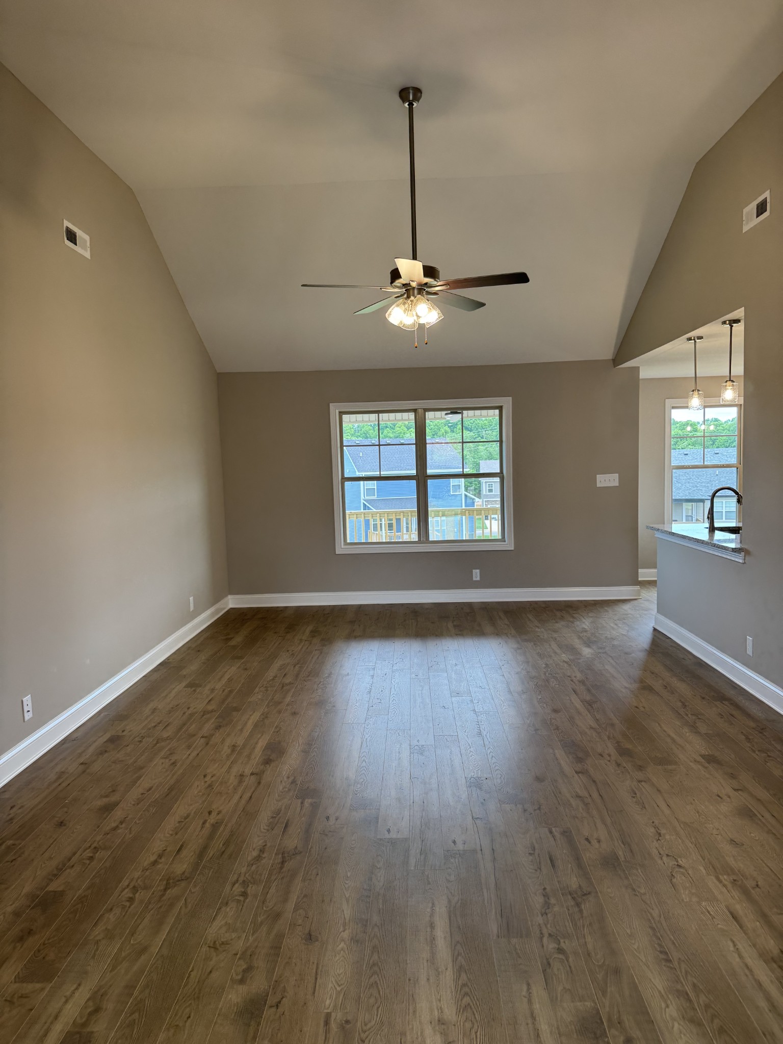 Clarksville, Tennessee 37040, United States, 3 Bedrooms Bedrooms, ,2 BathroomsBathrooms,Residential,Active,36376