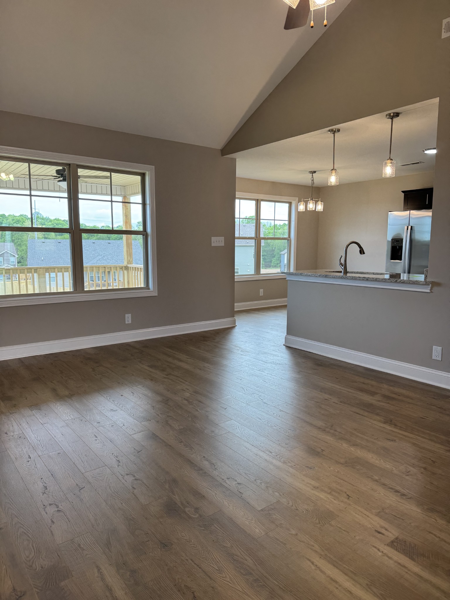 Clarksville, Tennessee 37040, United States, 3 Bedrooms Bedrooms, ,2 BathroomsBathrooms,Residential,Active,36376