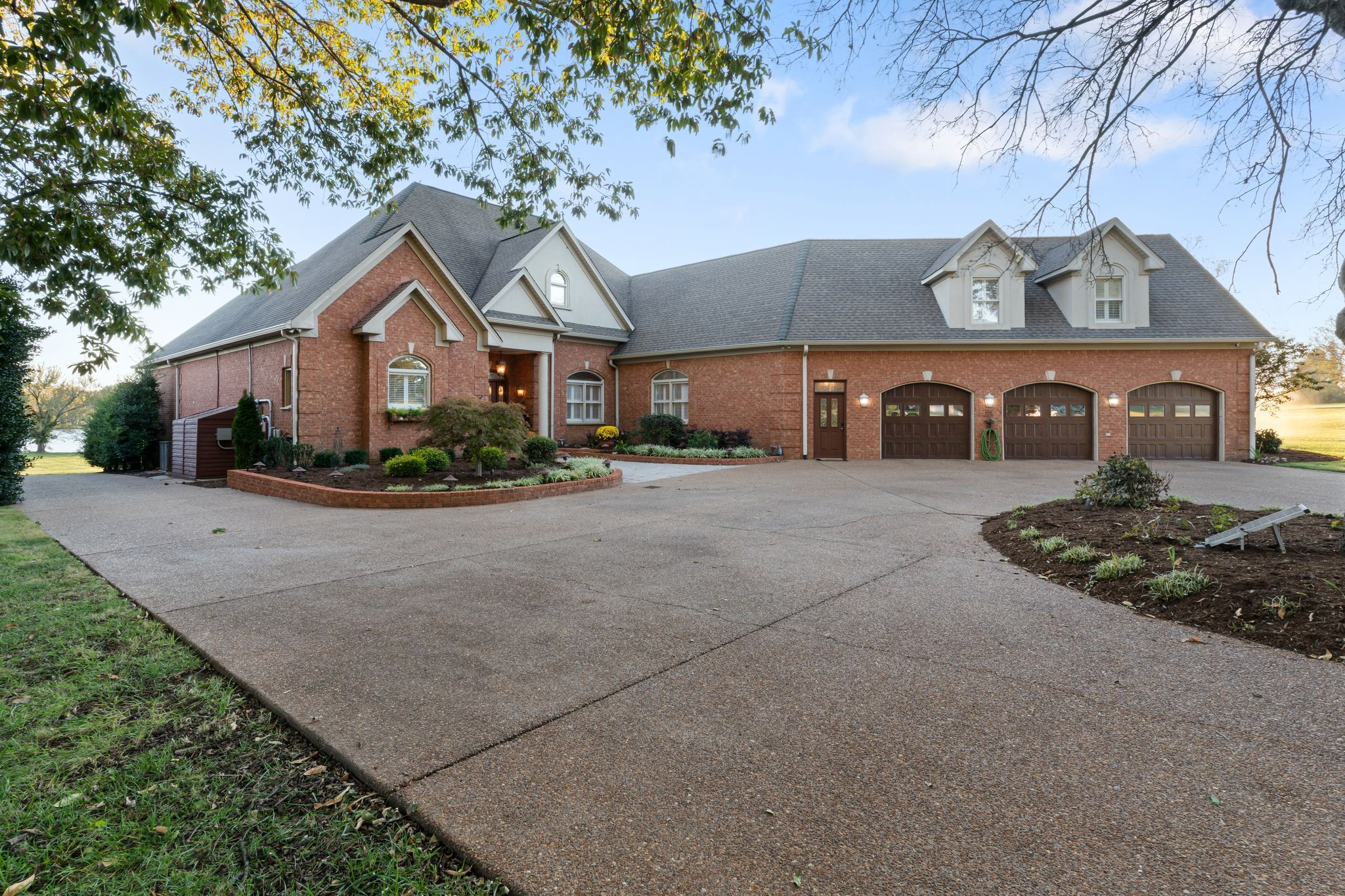 143 Island Dr