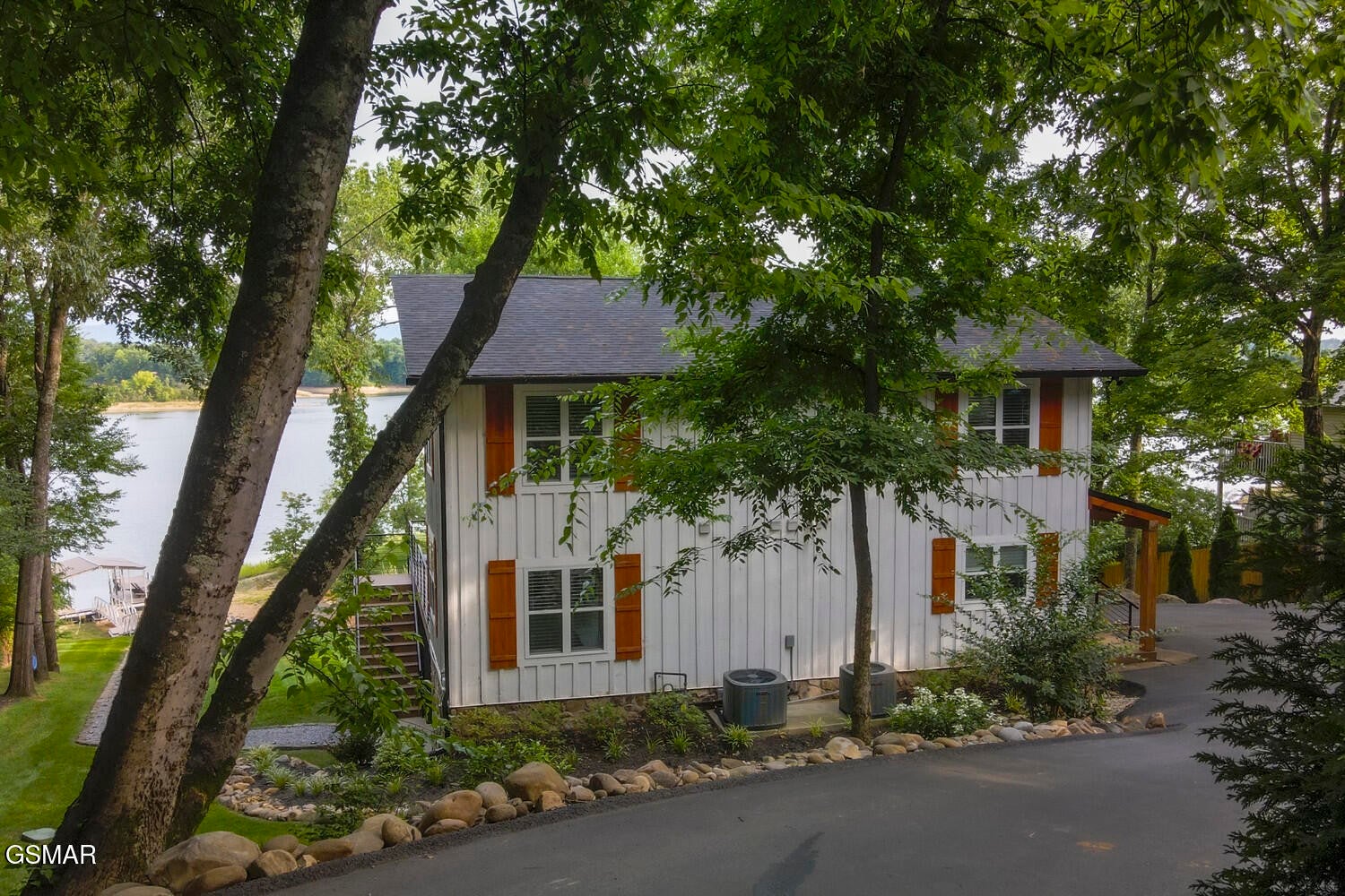 825 Plainview Drive