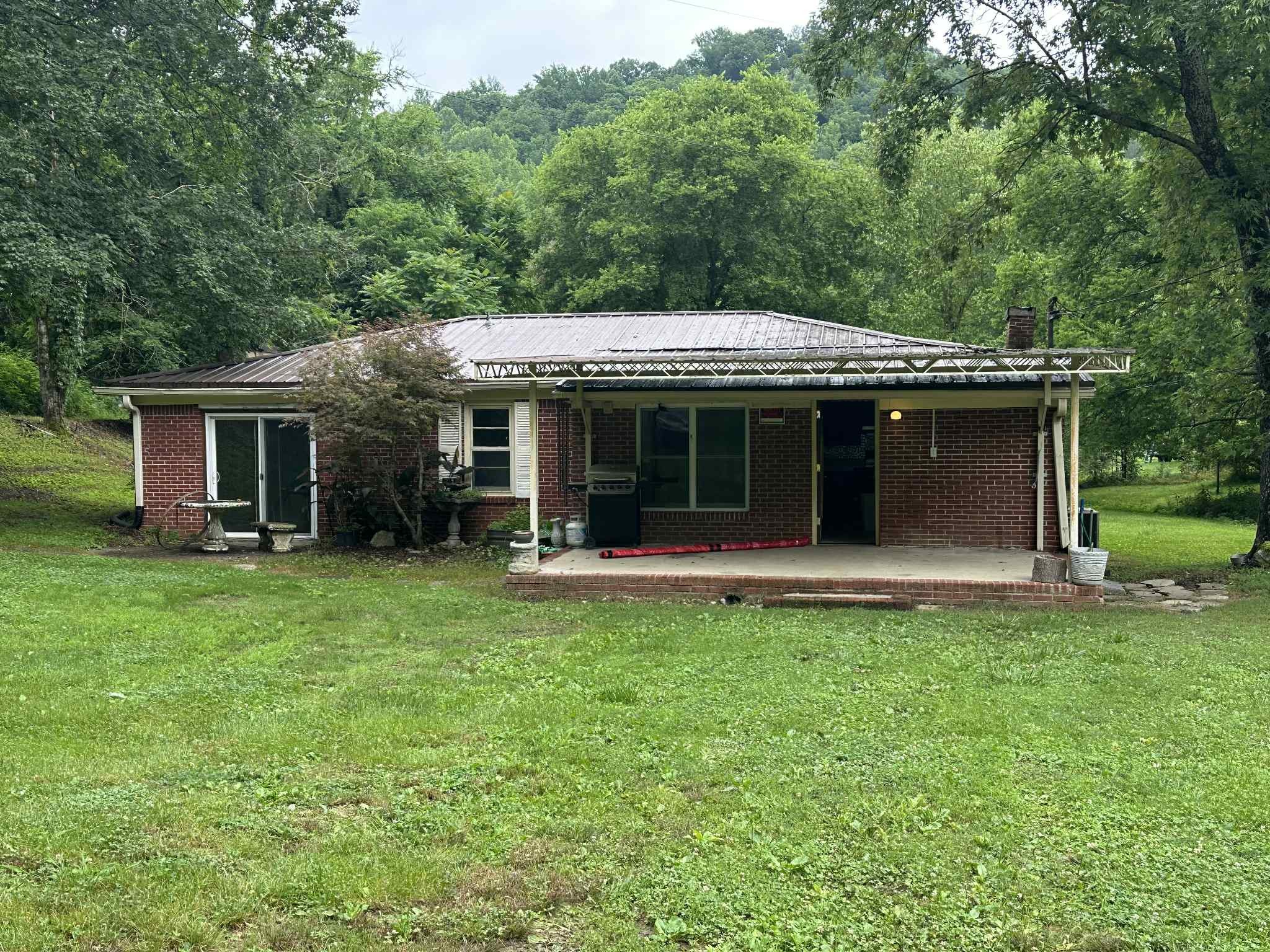 9 Johnnie Woods Ln