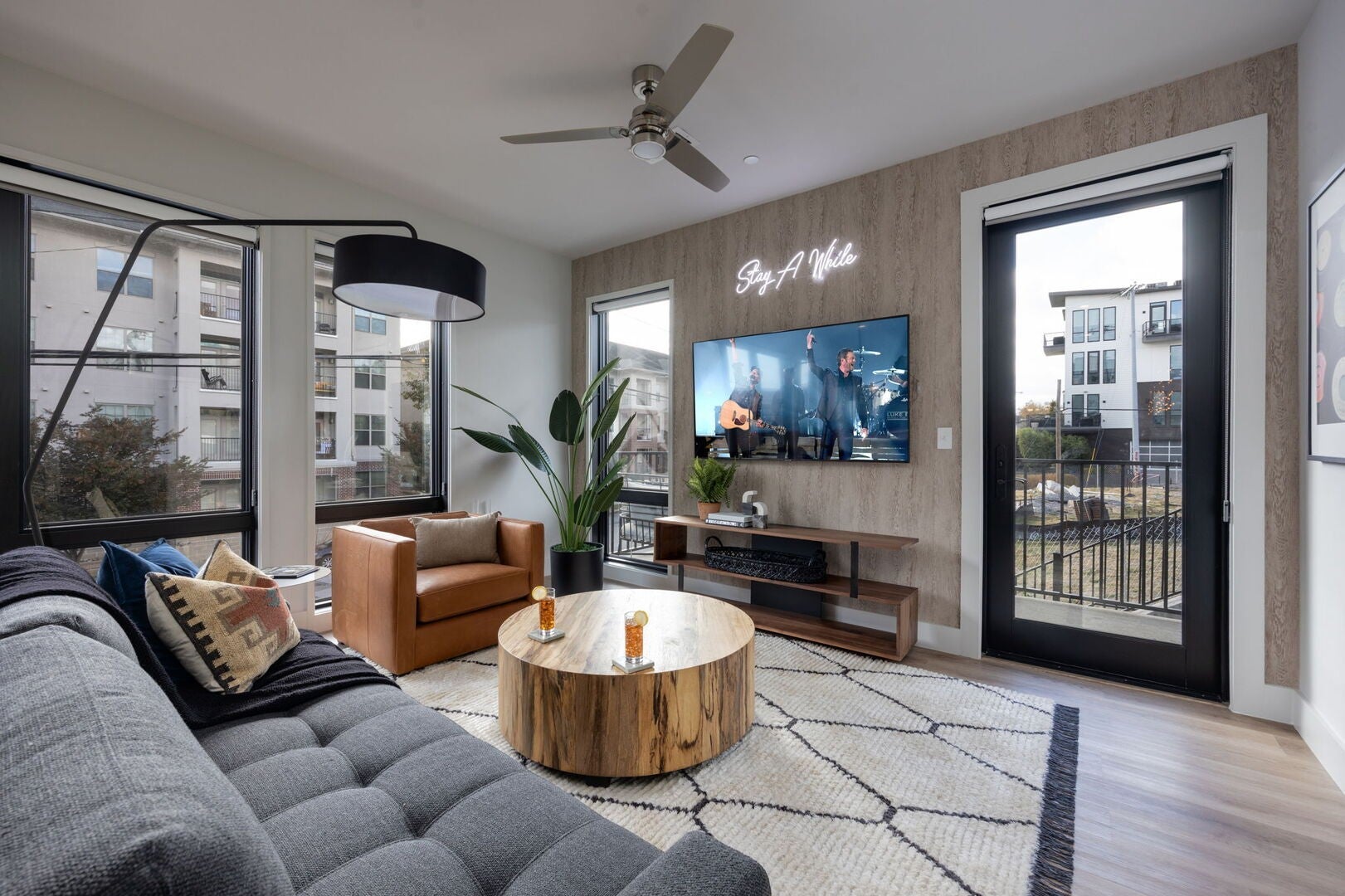 2.0-bed rental at 303 31st Ave N 201