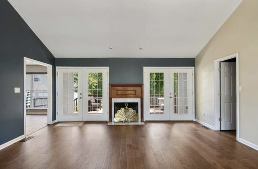 380 Station Dr