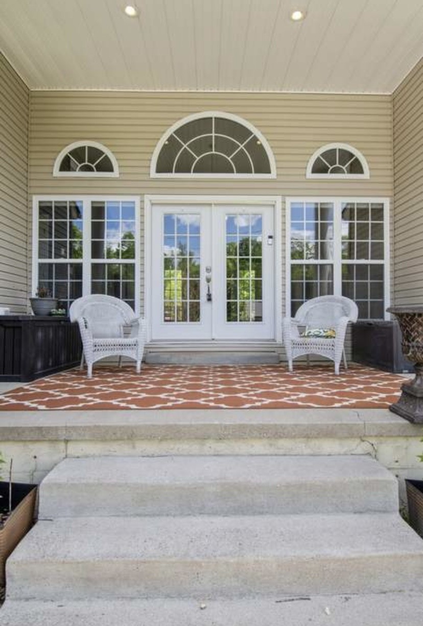 380 Station Dr