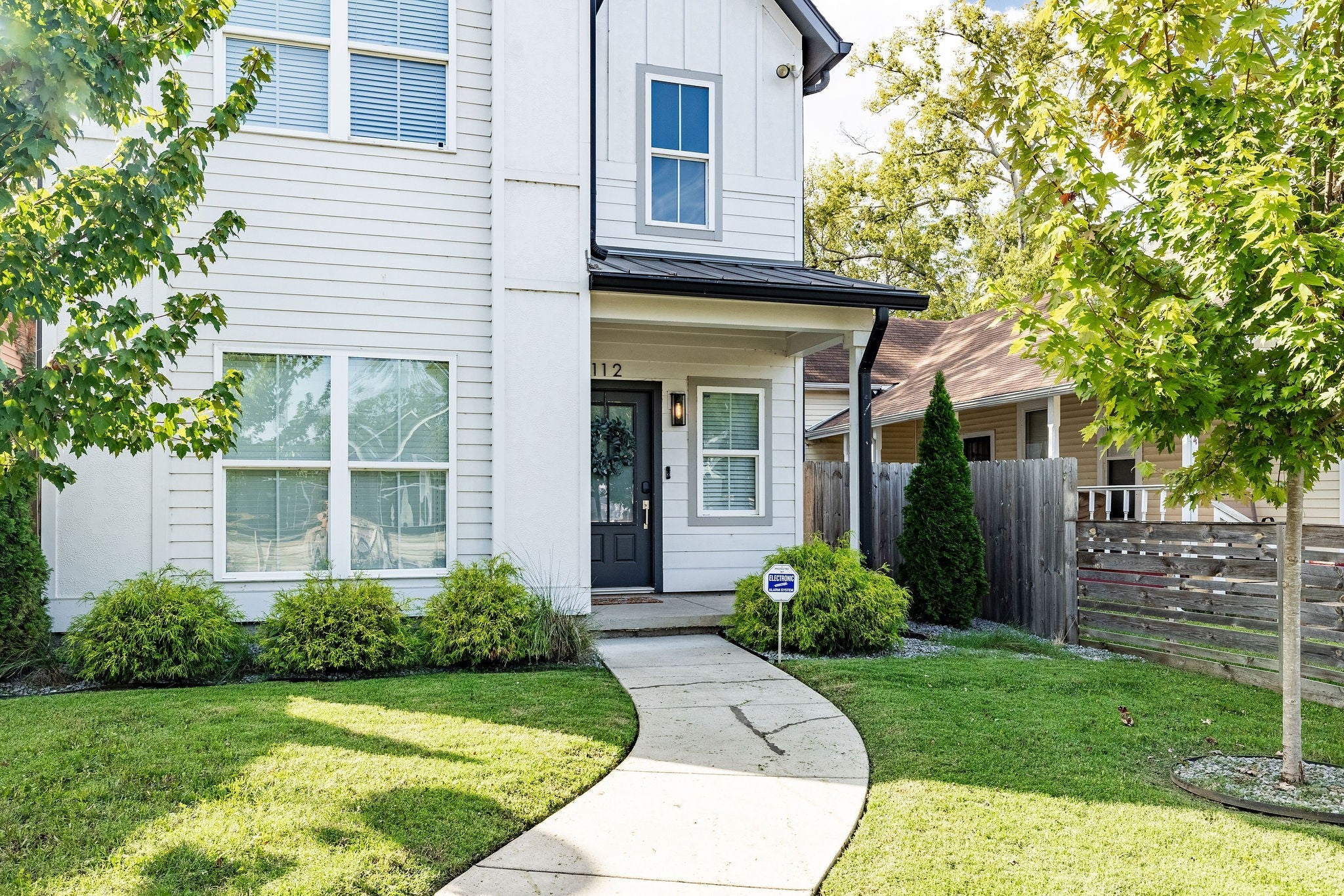 3-bed home for sale in Nashville, TN 37210, 112 Claiborne St 112 Claiborne St, Nashville TN 37210 3-bed home, photo 3 of 57