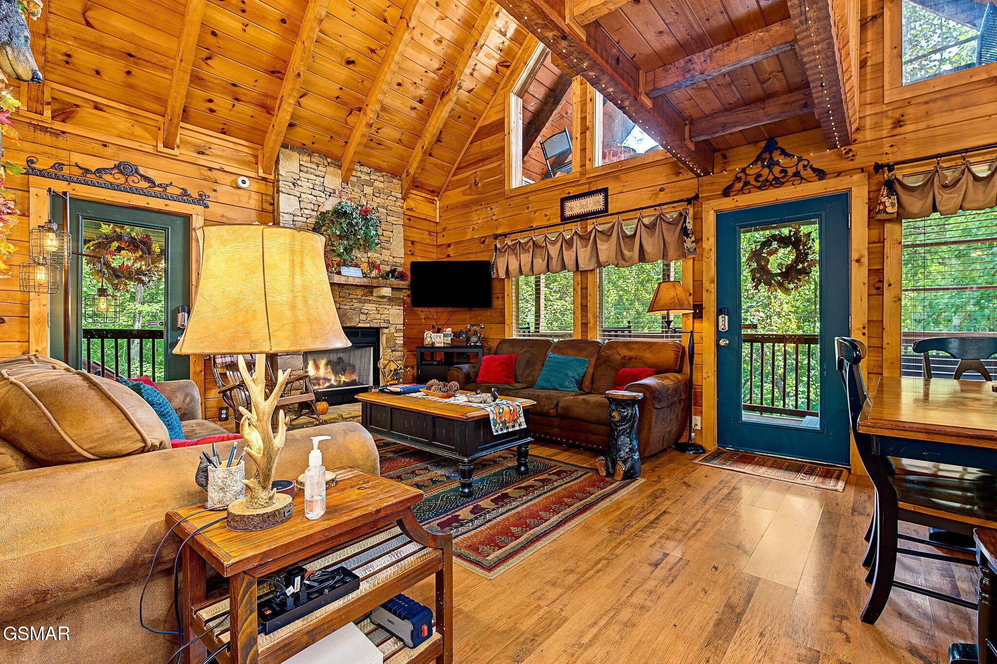 1124 Twin Oaks Road