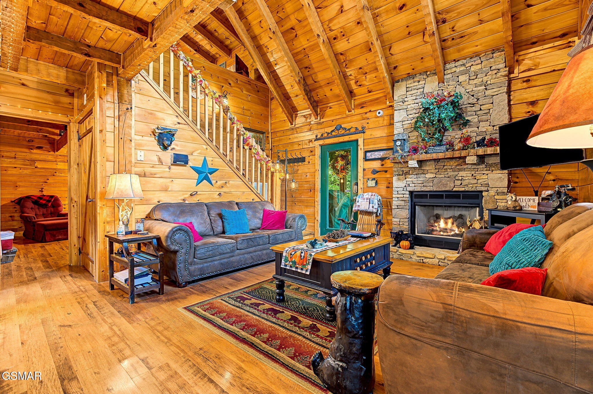 1124 Twin Oaks Road