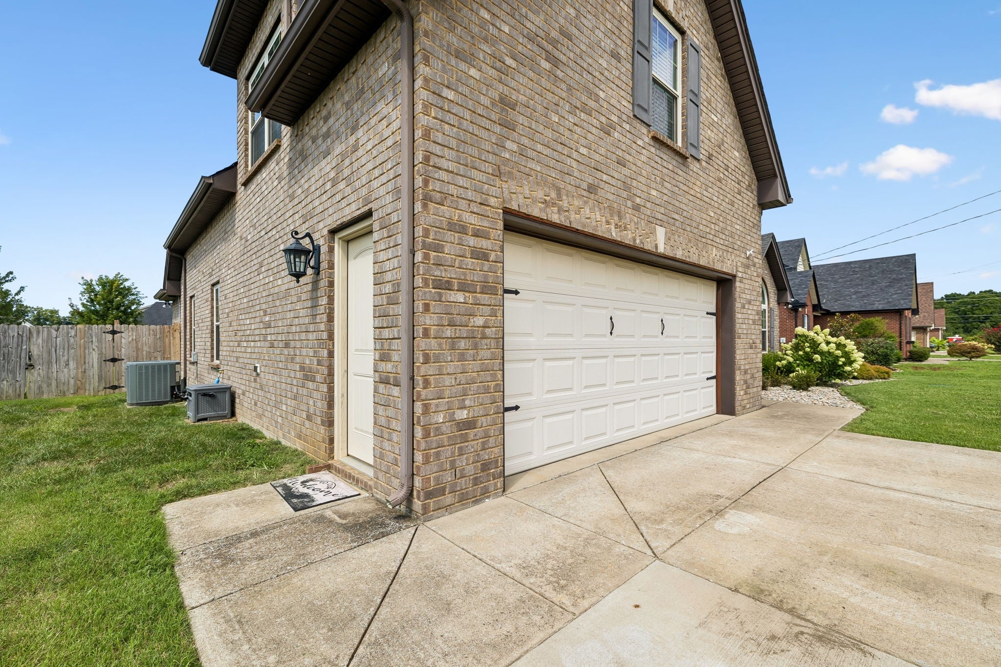 1951 Mural Ln