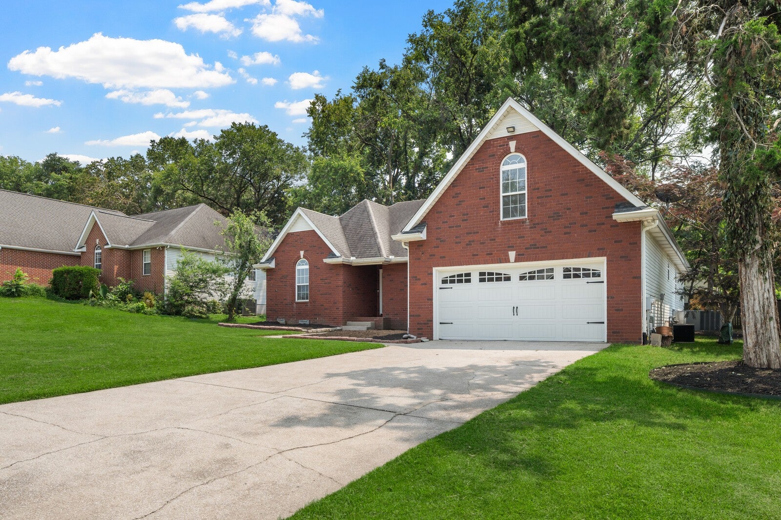 616 Woodland Hills Dr