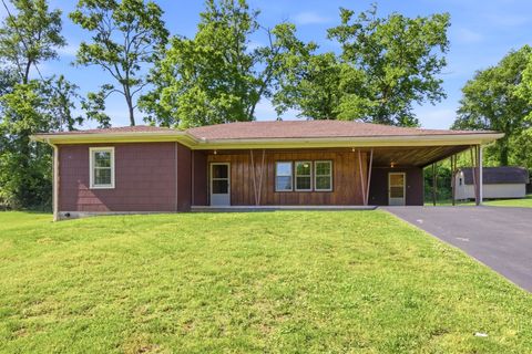Photo of 131 Greenwood Acres Dr, Columbia, TN 38401 (MLS # 3214265)