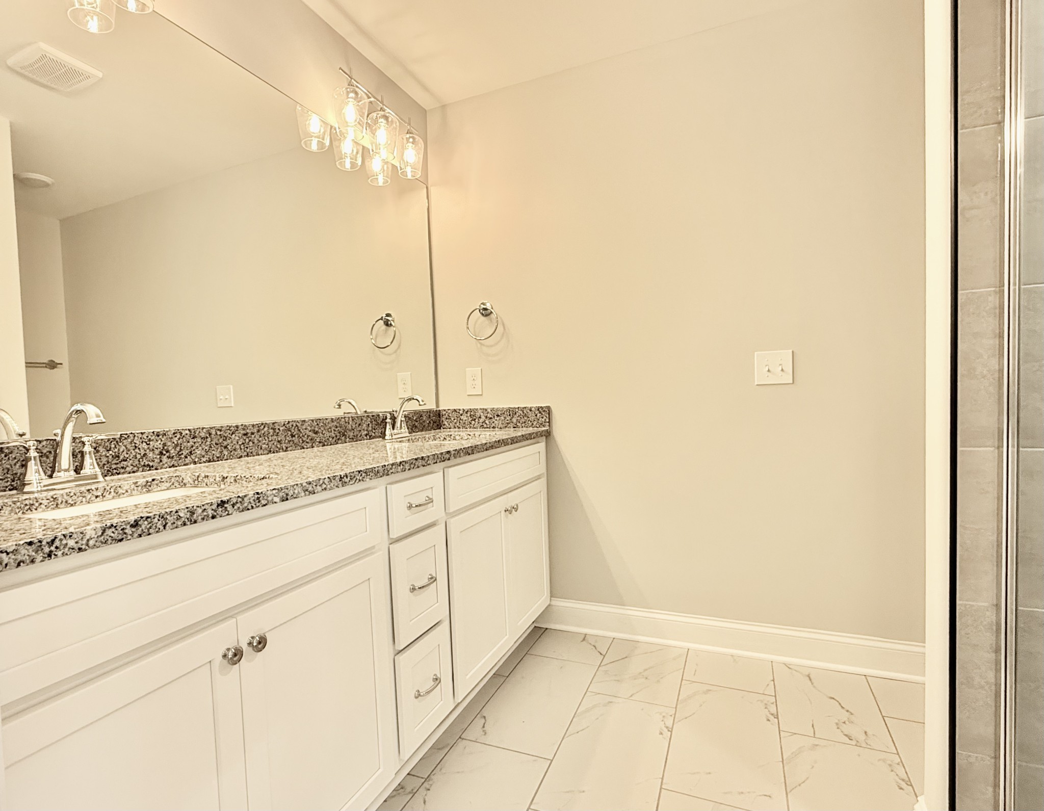 1906 Gracie Bug Loop