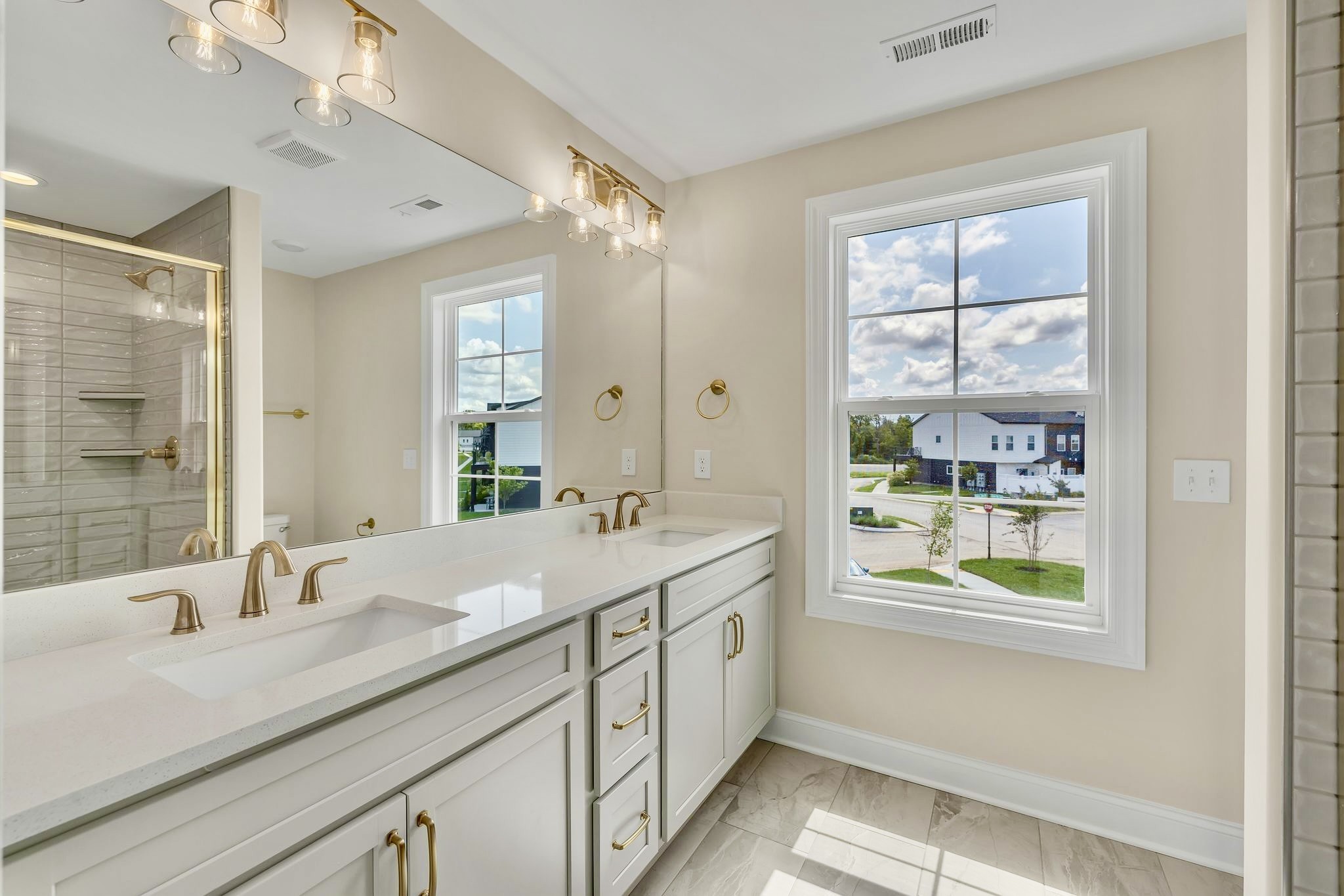 1906 Gracie Bug Loop