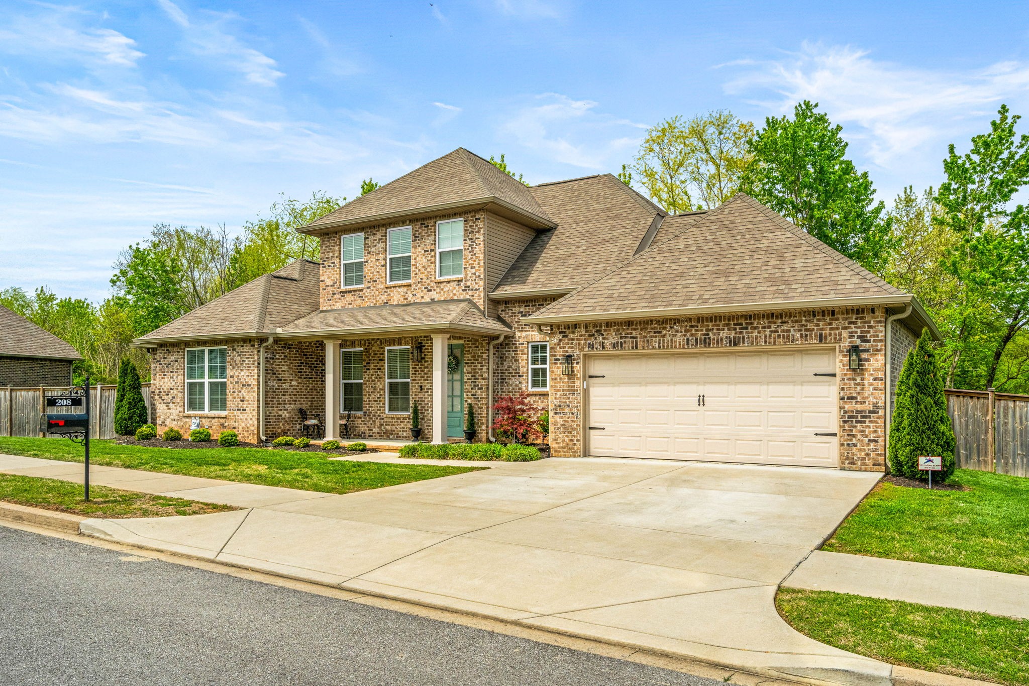 208 Faraway hills Dr
