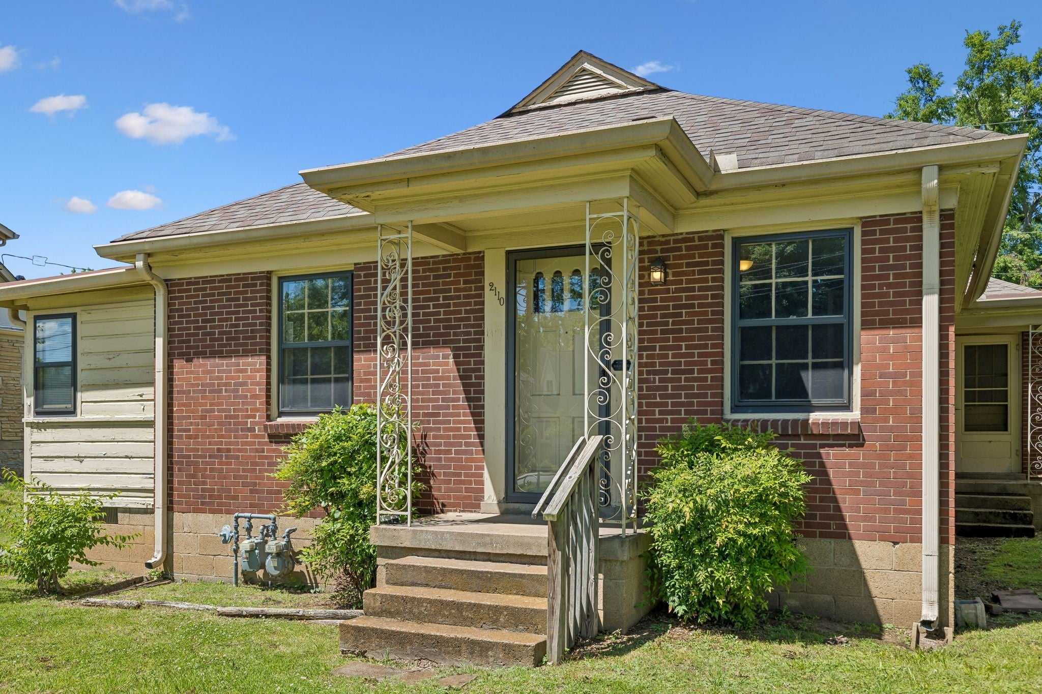 3-bed listing at 2110a W Linden Ave, Nashville