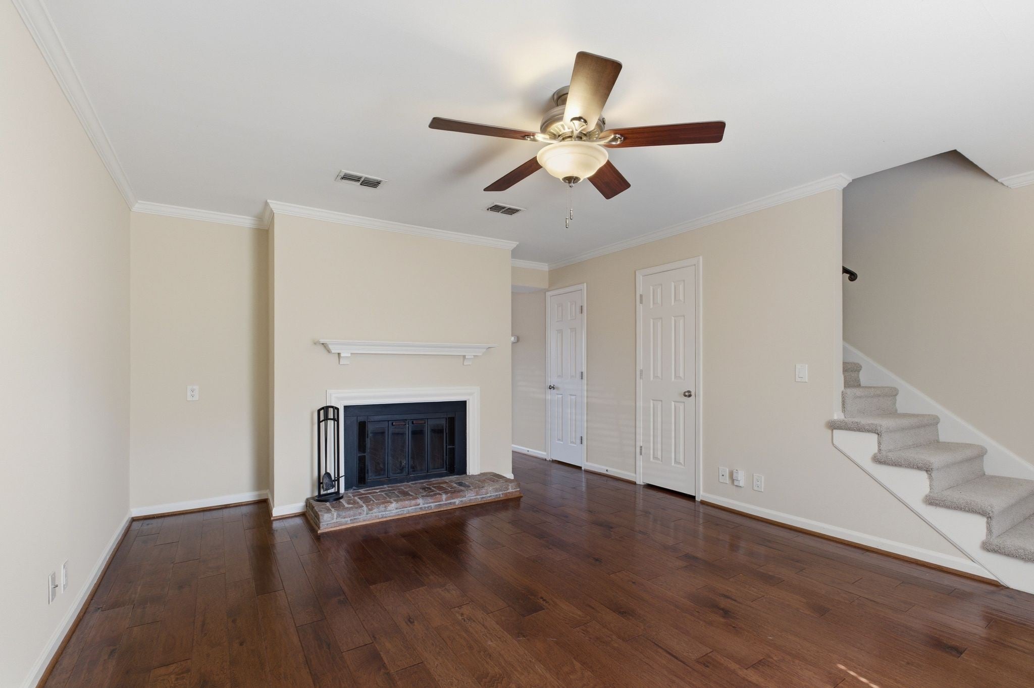 132 Academy Sq