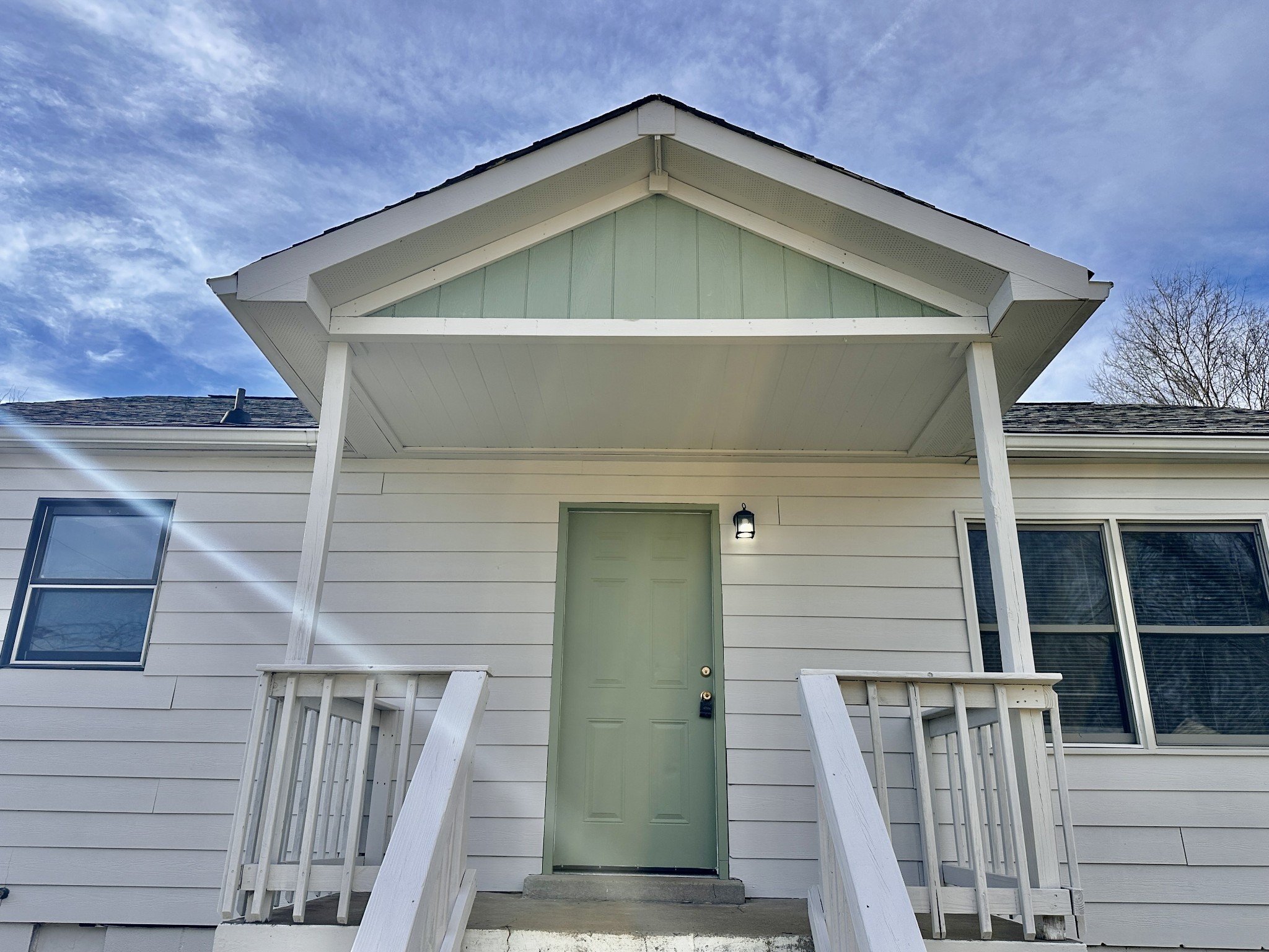 914 W Happy Hollow Dr