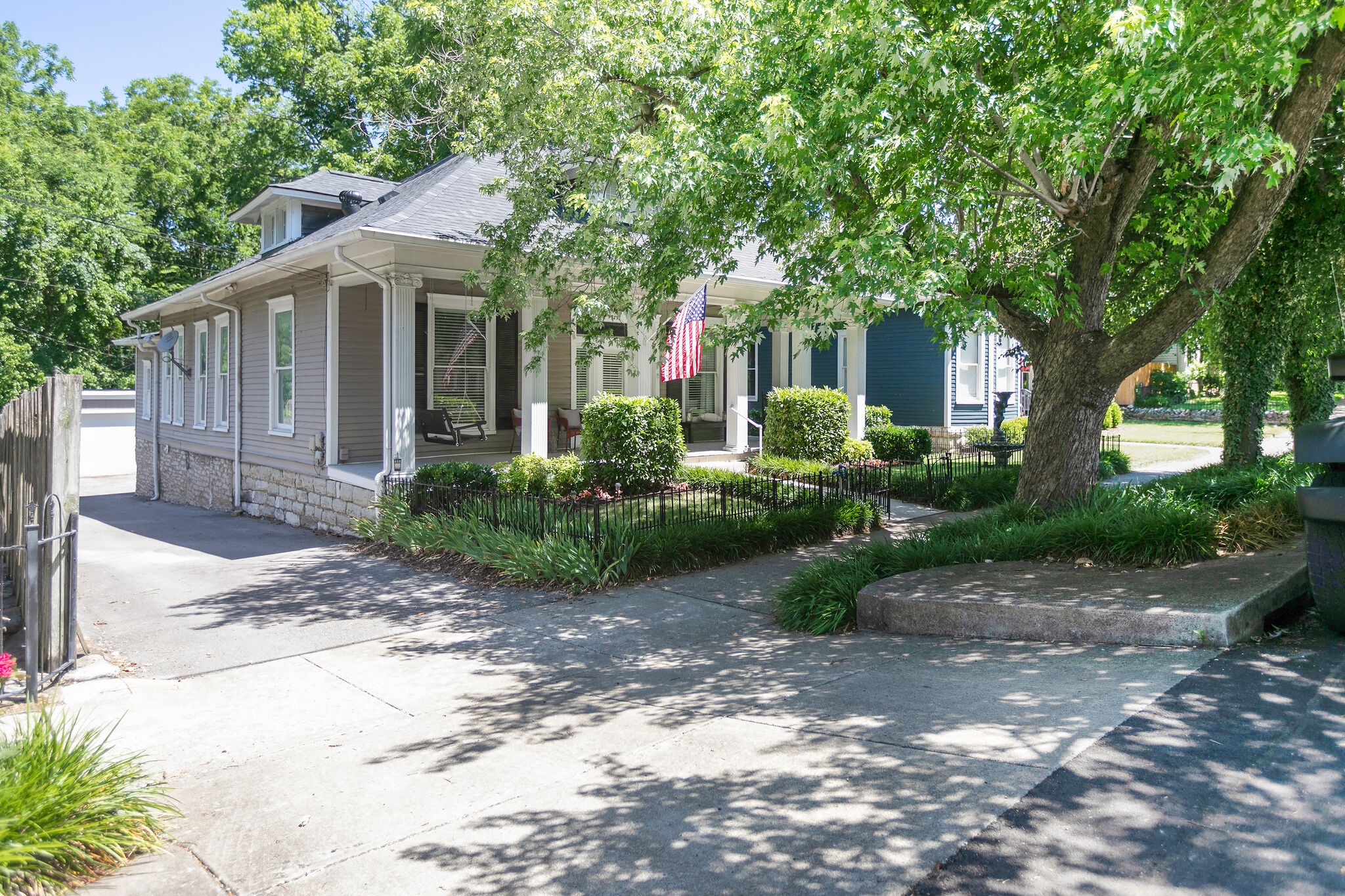 712 W Main St
