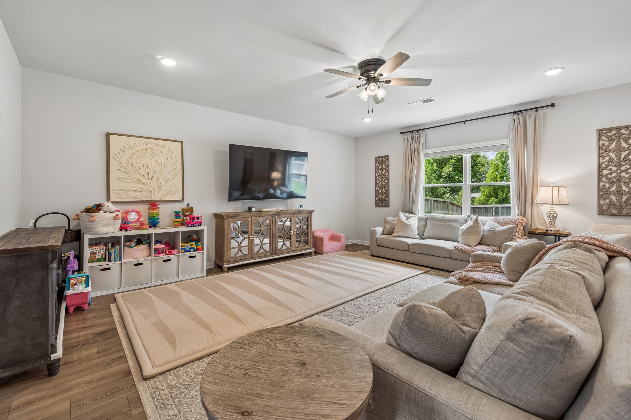 2124 Houston Bnd E
