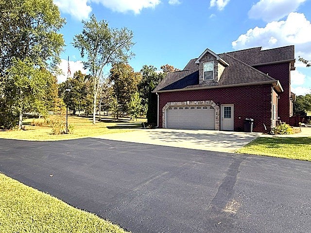 138 Longwood Dr