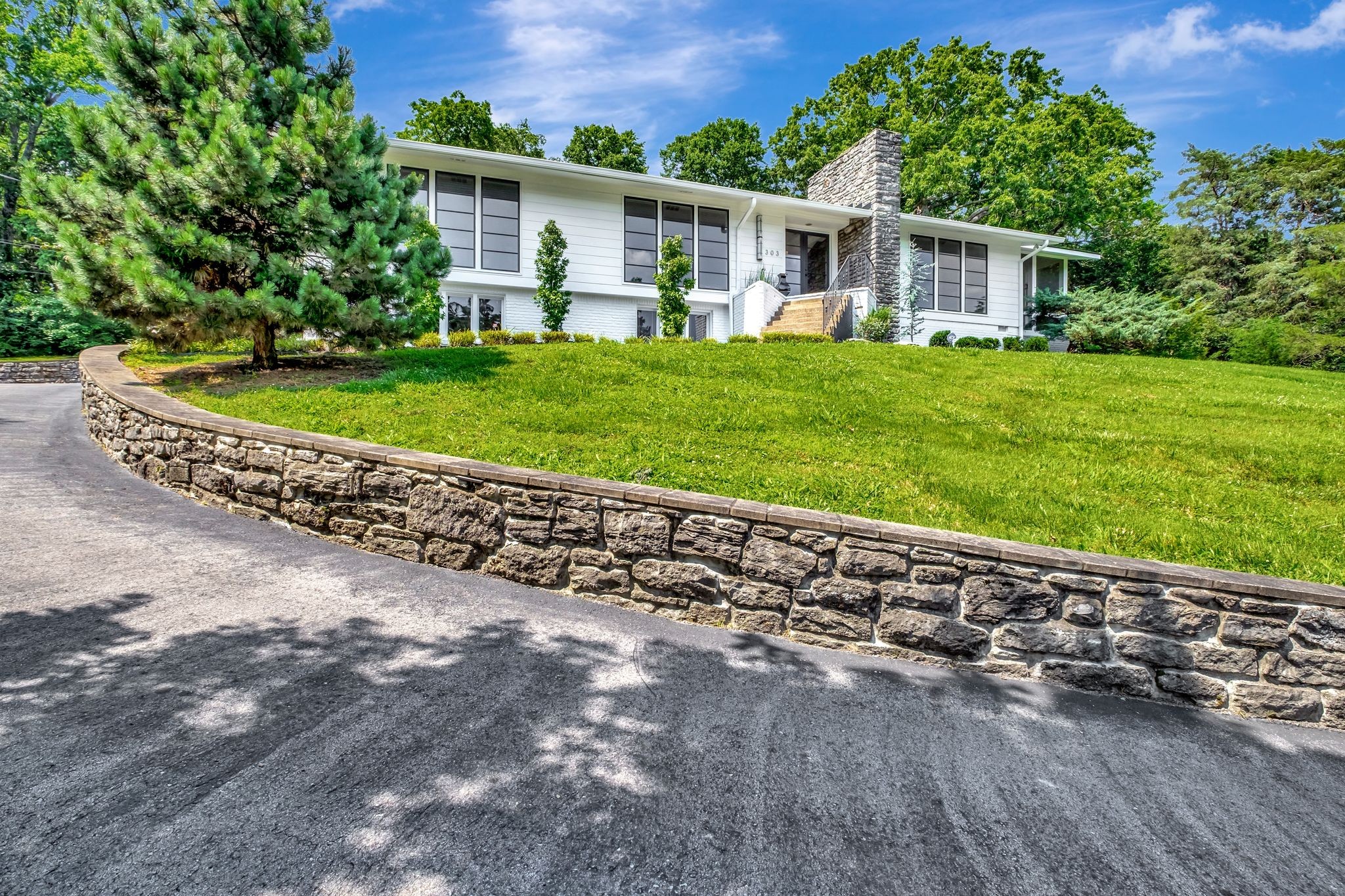 303 Mountainside Dr