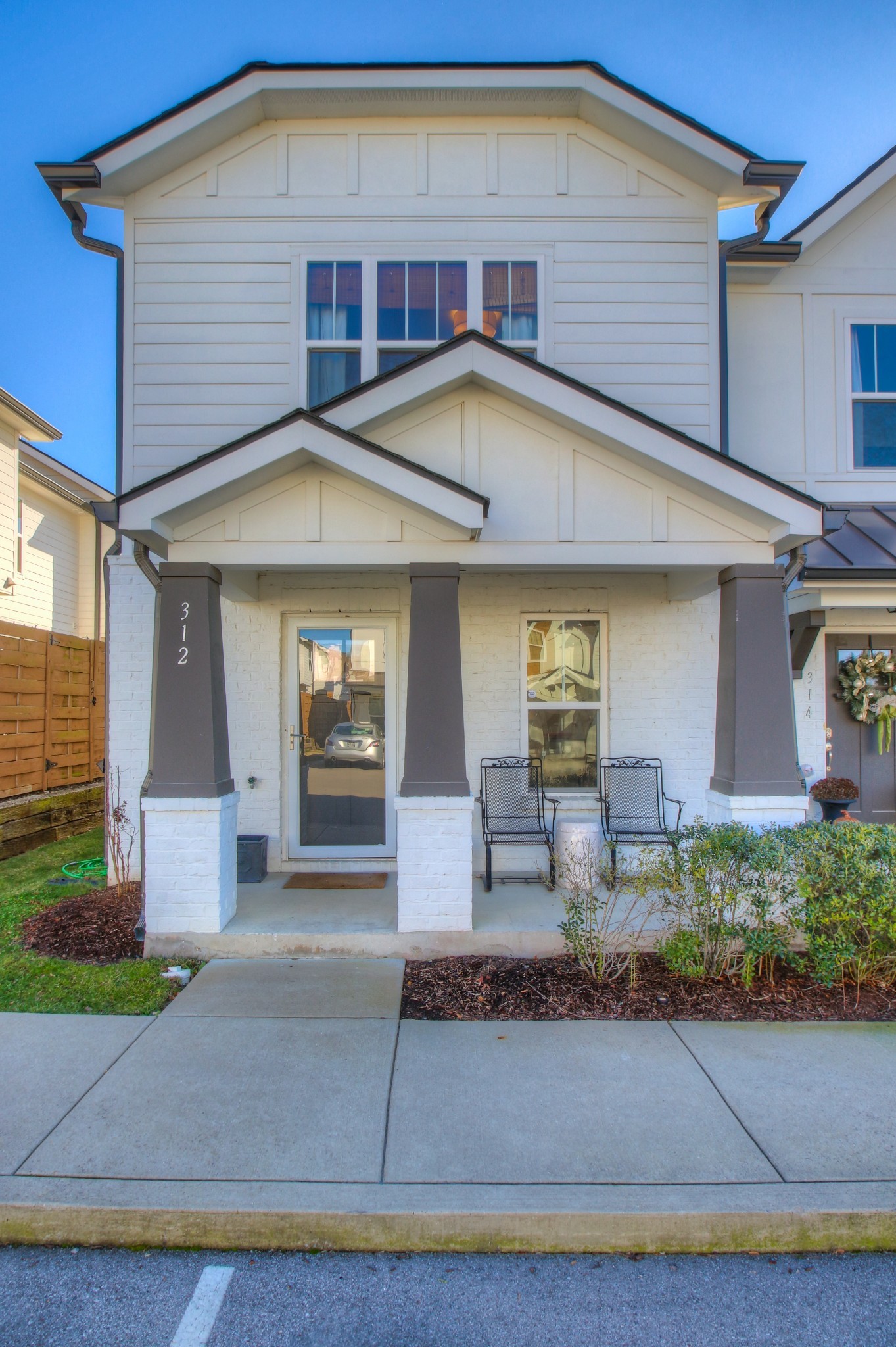 312 W Mill Dr