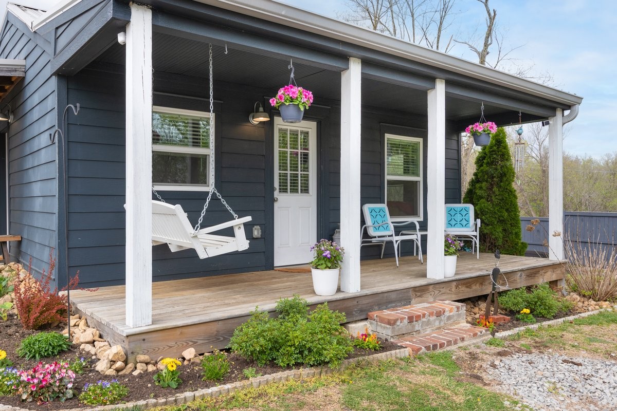 150 Crawford Hill Rd