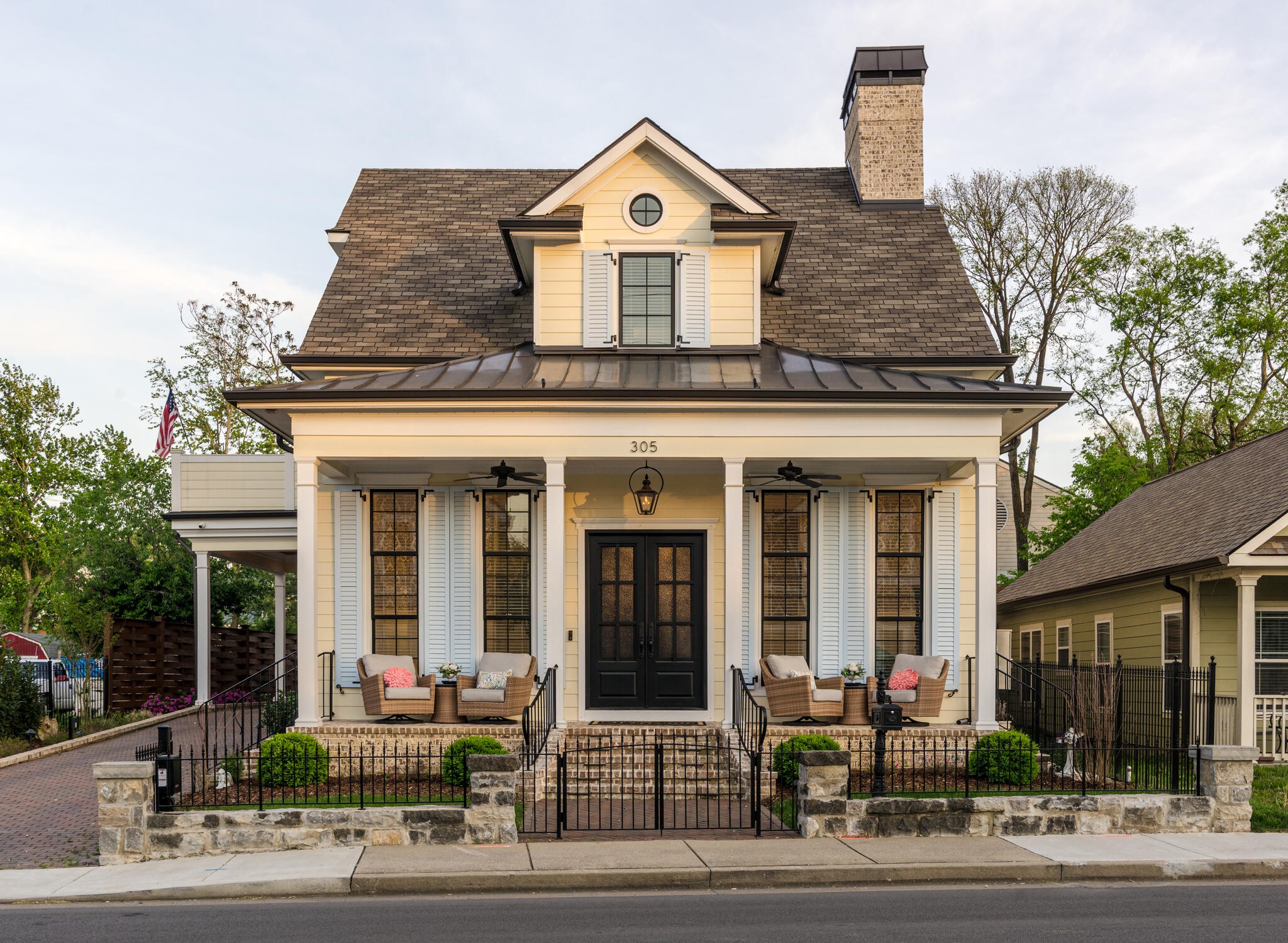 305 Natchez St